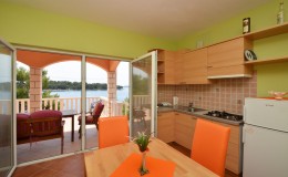morskavila-apartment3-kuhinja-02