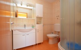 morskavila-apartment4-kupatilo-01